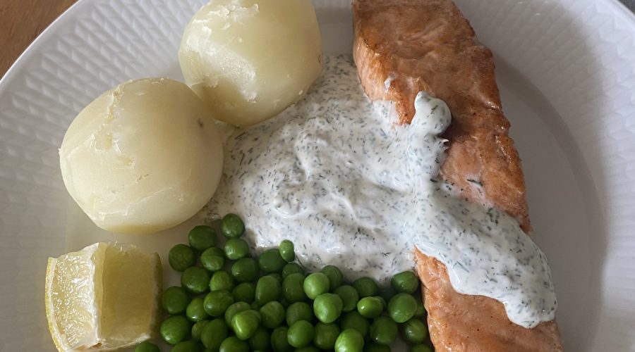 Lax med kall dill och citronsås
