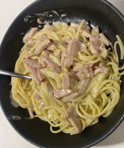Enkel skinksås och pasta