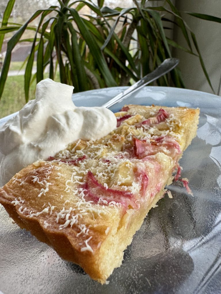 Rabarberkladdkaka med vit choklad