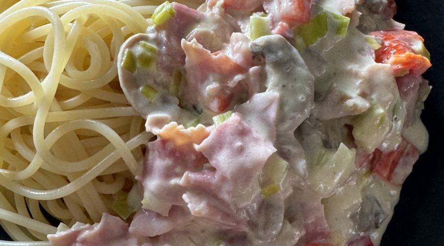 Pasta och skinksås