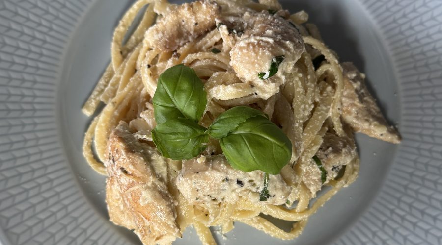 Vitlökskyckling med ricottaost Alfredo pasta