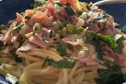 Pasta med skink och ärtsås