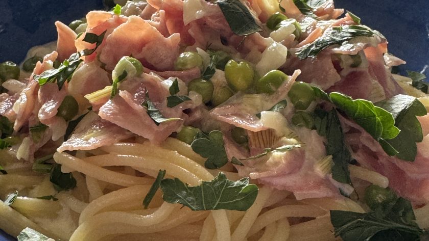 Pasta med skink och ärtsås