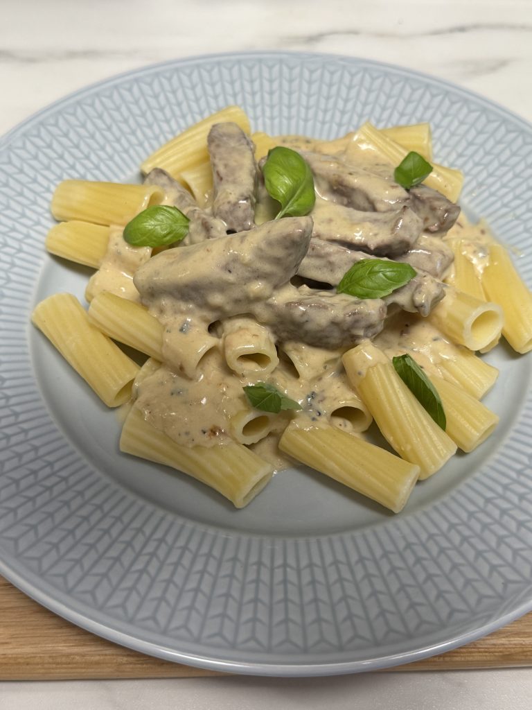 Pasta med oxfilé och gorgonzola