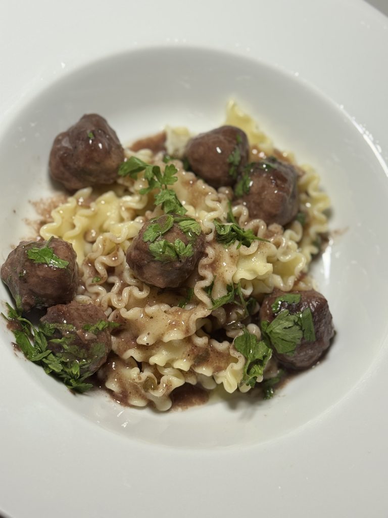 Köttbullar i rödvinssås