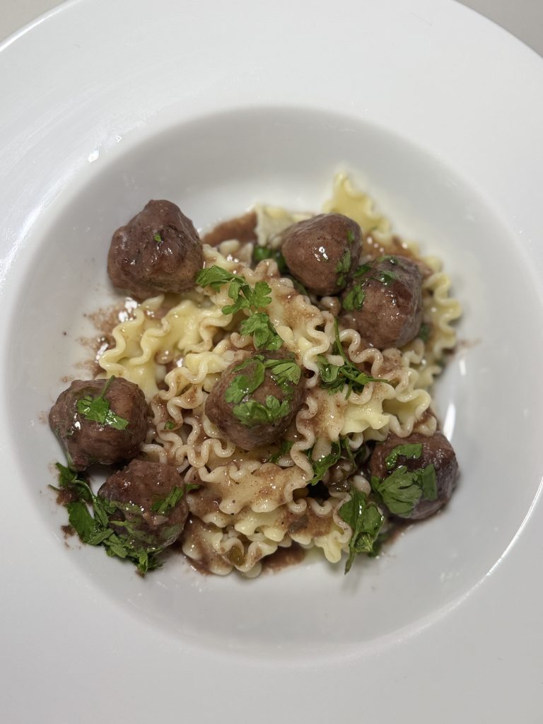 Köttbullar i rödvinssås