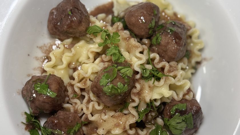Köttbullar i rödvinssås