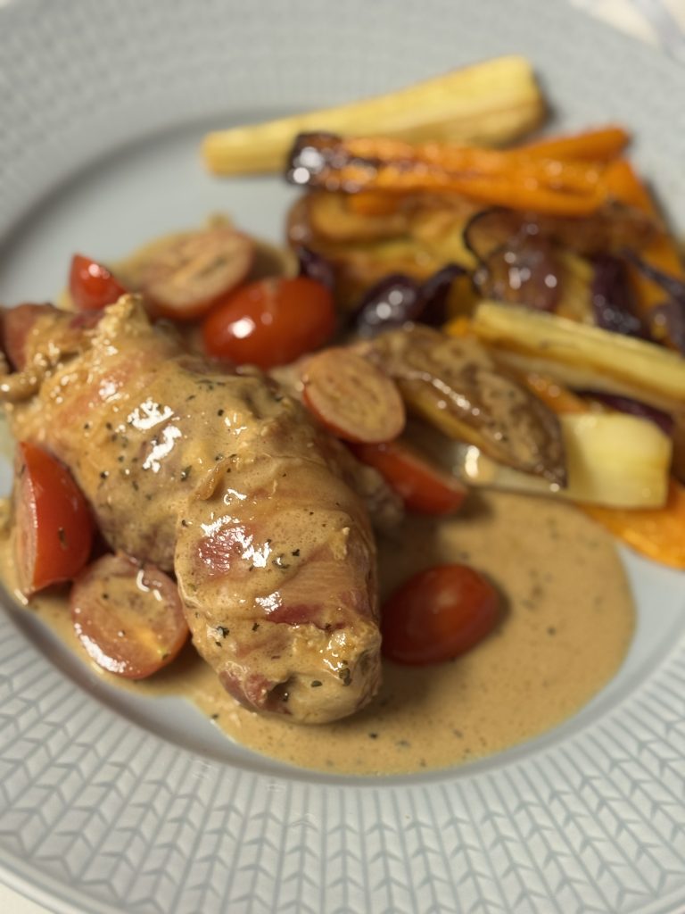 Baconinlindad kyckling i parmesansås