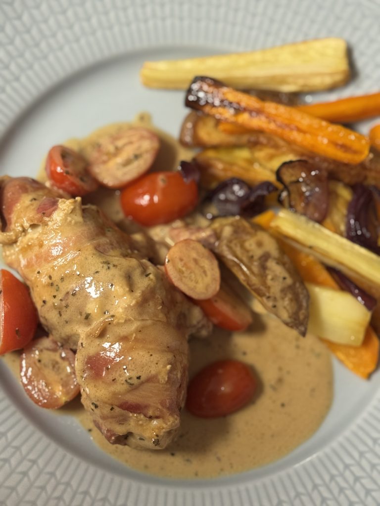 Baconinlindad kyckling i parmesansås