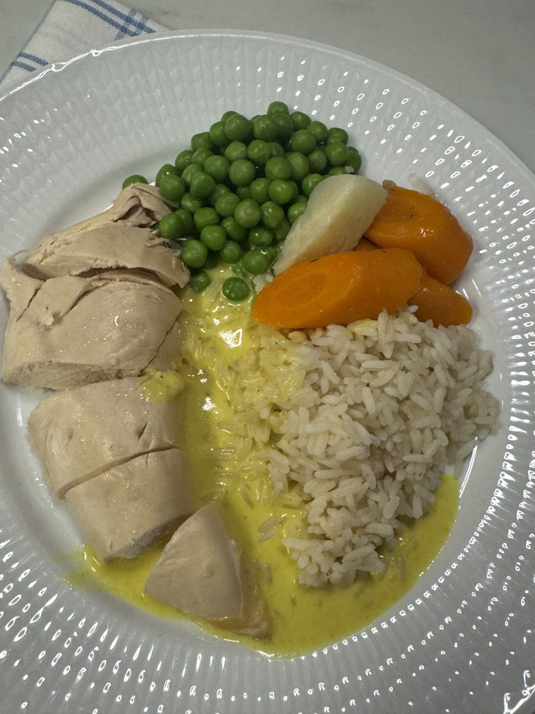Kokt kyckling med currysås