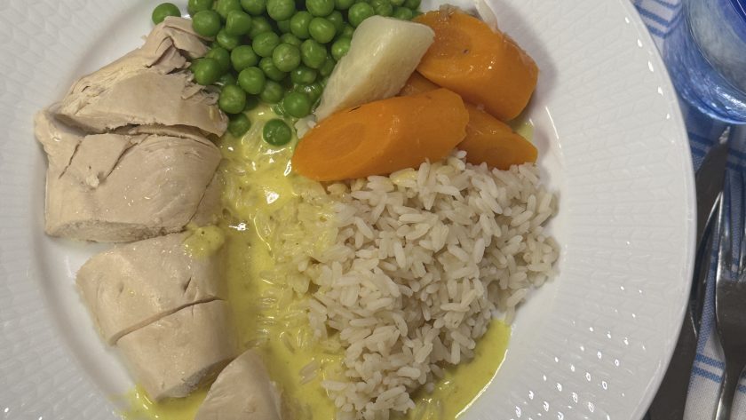 Kokt kyckling med currysås