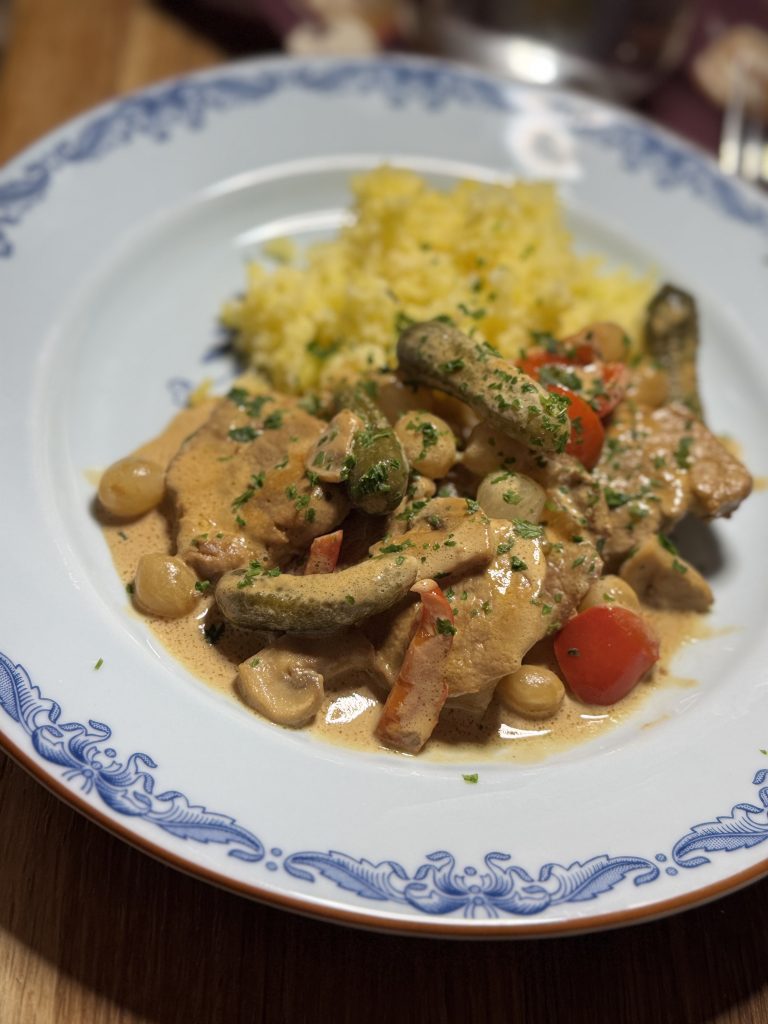 Fläskfilé med syltlök och Cornichoner