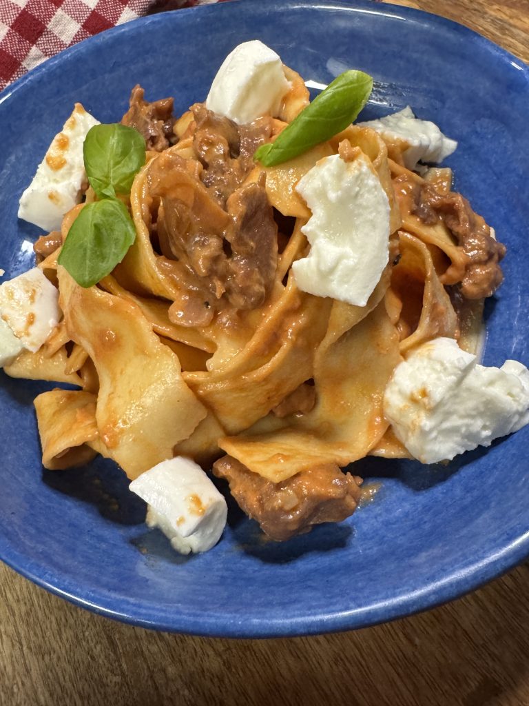 Krämig pasta med parmaskinka och parmesan