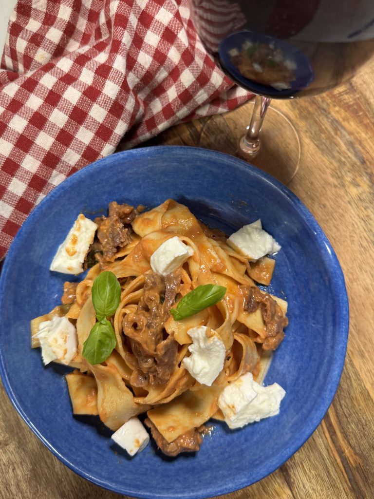 Krämig pasta med parmaskinka och parmesan
