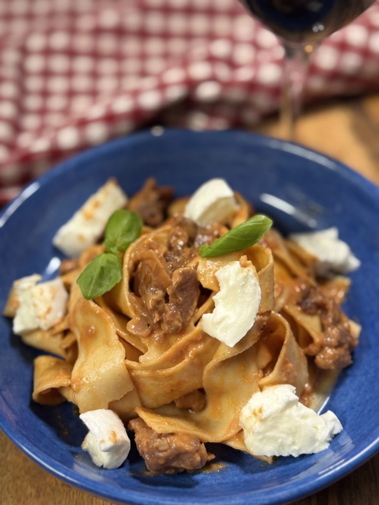 Krämig pasta med parmaskinka och parmesan