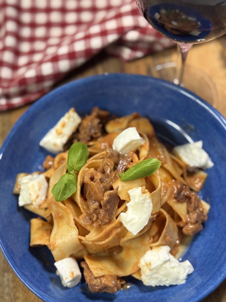 Krämig pasta med parmaskinka och parmesan