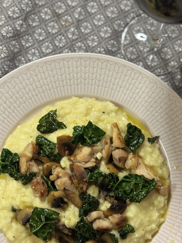 Risotto med kyckling, svartkål och champinjoner
