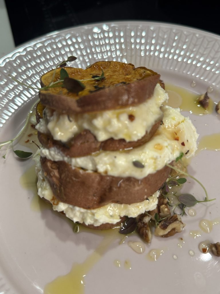 Sötpotatis med vispad fetaoskräm