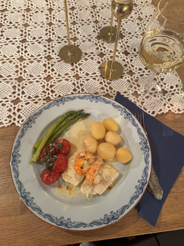 Gratinerad Rödspätta med vitvinssås och kräftor stjärtar