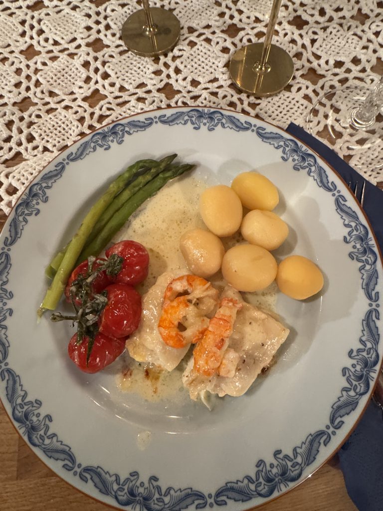 Gratinerad Rödspätta med vitvinssås och kräftor stjärtar