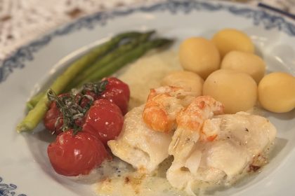 Gratinerad Rödspätta med vitvinssås och kräftstjärtar