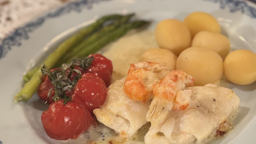 Gratinerad Rödspätta med vitvinssås och kräftstjärtar