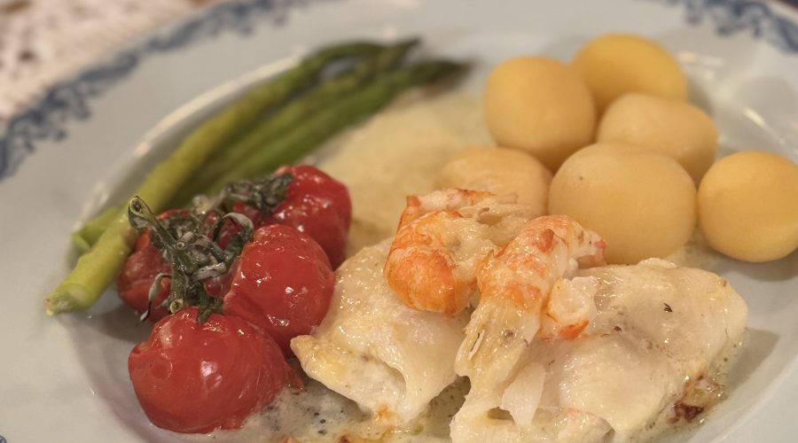 Gratinerad Rödspätta med vitvinssås och kräftstjärtar
