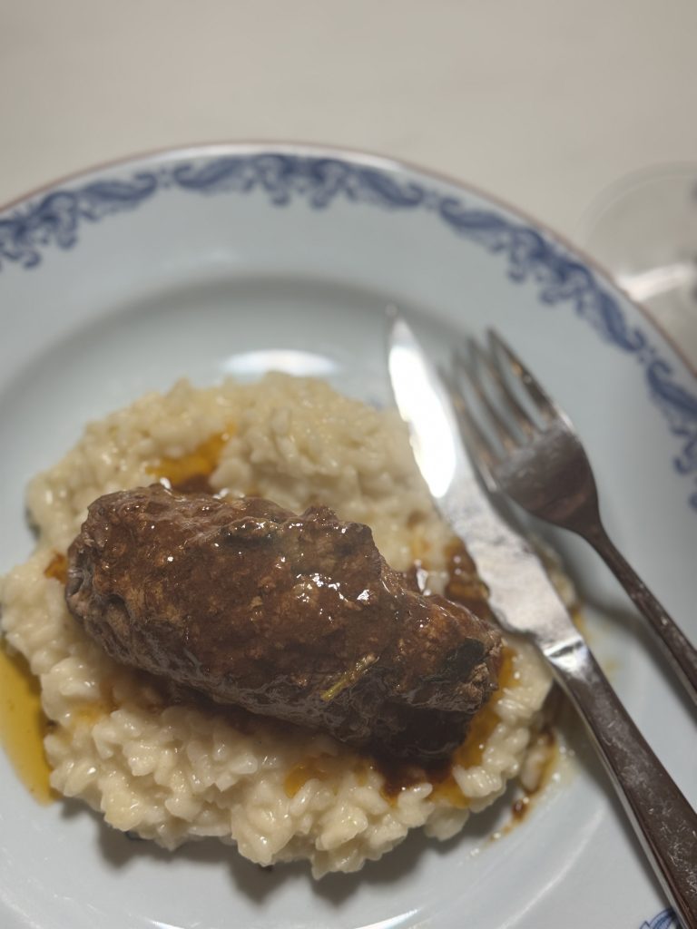 Risotto och kalvrulader fyllda med salsiccia