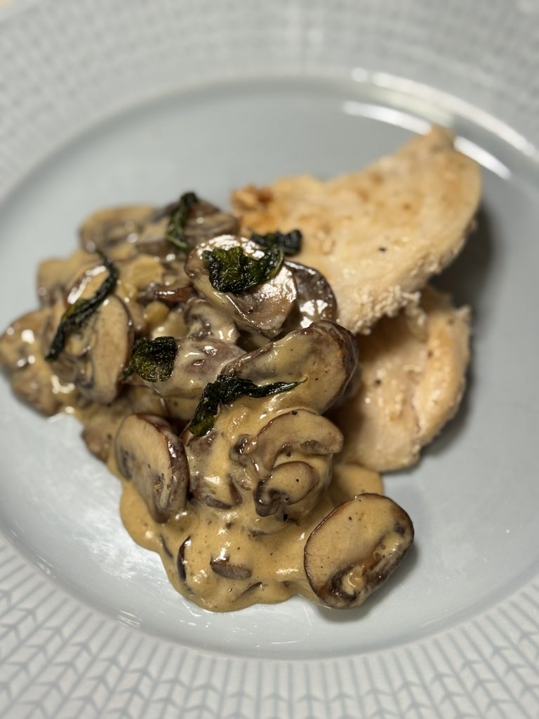 Kyckling med salvia och parmesan champinjoner