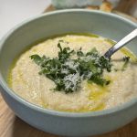 Rostad blomkålssoppa och vitlök