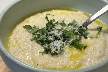 Rostad blomkålssoppa och vitlök