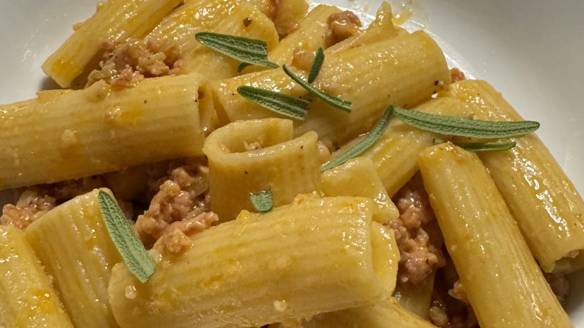 Salsiccia och rosmarinpasta