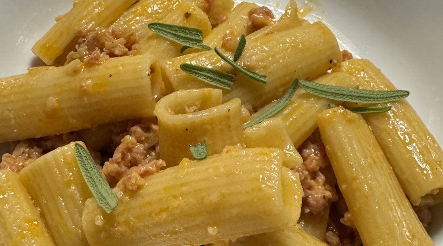 Salsiccia och rosmarinpasta