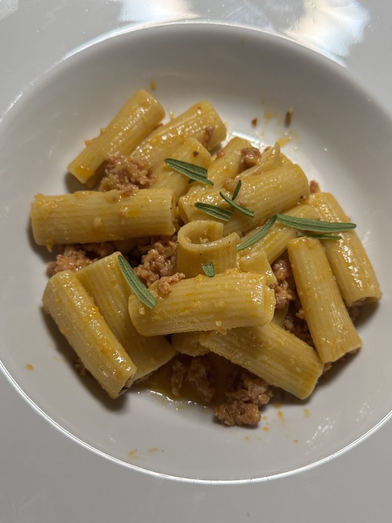 Salsiccia och rosmarinpasta