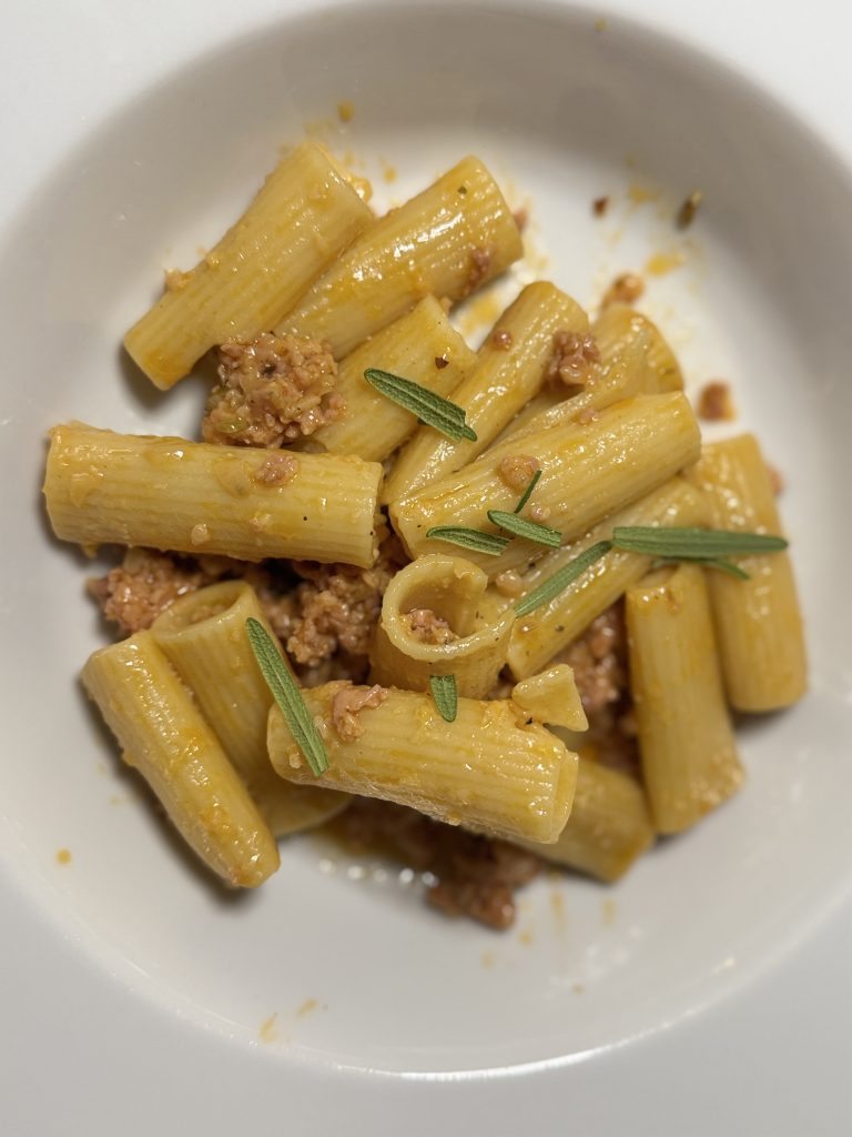 Salsiccia och rosmarinpasta