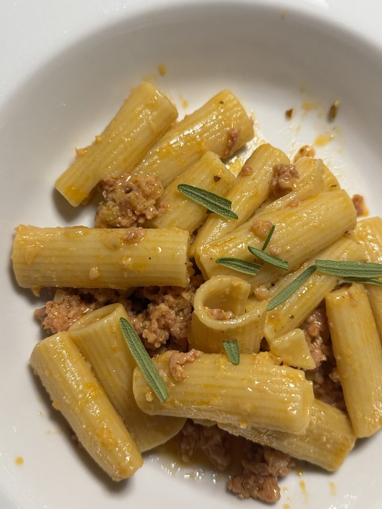 Salsiccia och rosmarinpasta