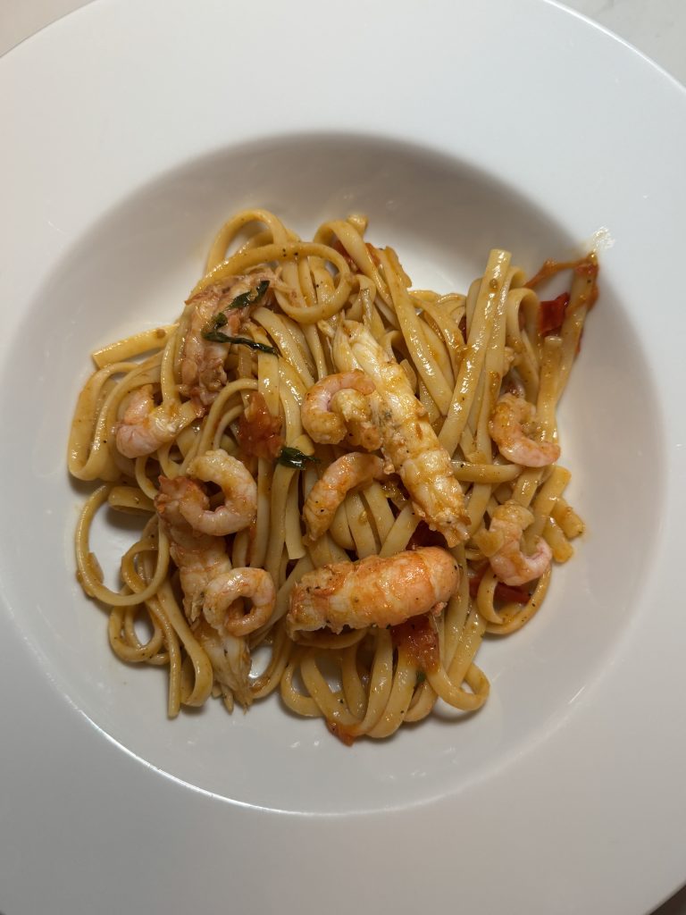 Pasta med skaldjur och tomater