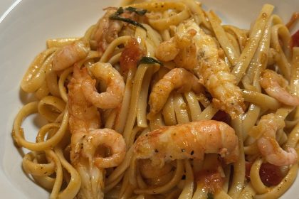 Pasta med skaldjur och tomater