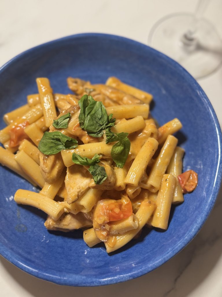 Krämig tomat och kycklingpasta