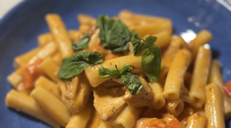 Krämig tomat och kycklingpasta