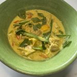 Krämig kycklingsoppa med curry och mjukost