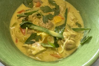 Krämig kycklingsoppa med curry och mjukost