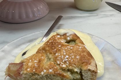 Enkel och snabb rabarberkaka