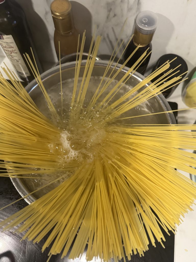 Spagetti Capellini med gräddig tomatsås