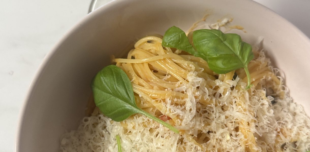 Spagetti Capellini med gräddig tomatsås