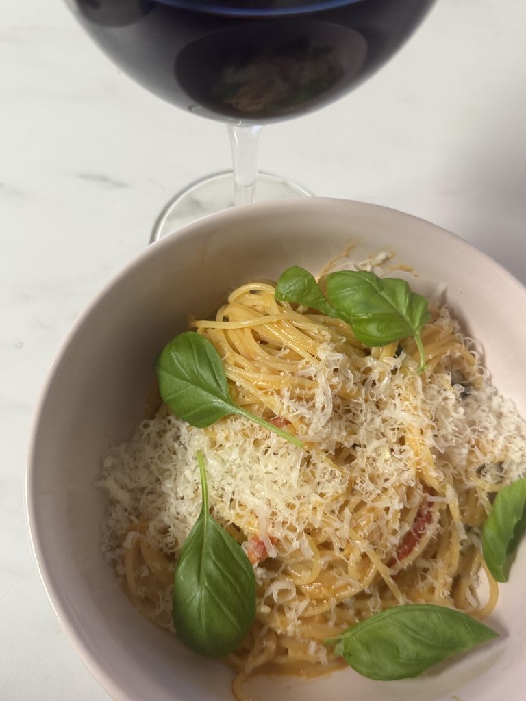 Spagetti Capellini med gräddig tomatsås