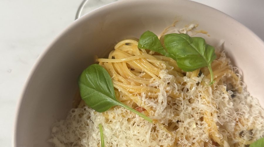 Spagetti Capellini med gräddig tomatsås