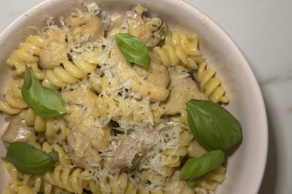 Pasta med kyckling och stekt ramslök