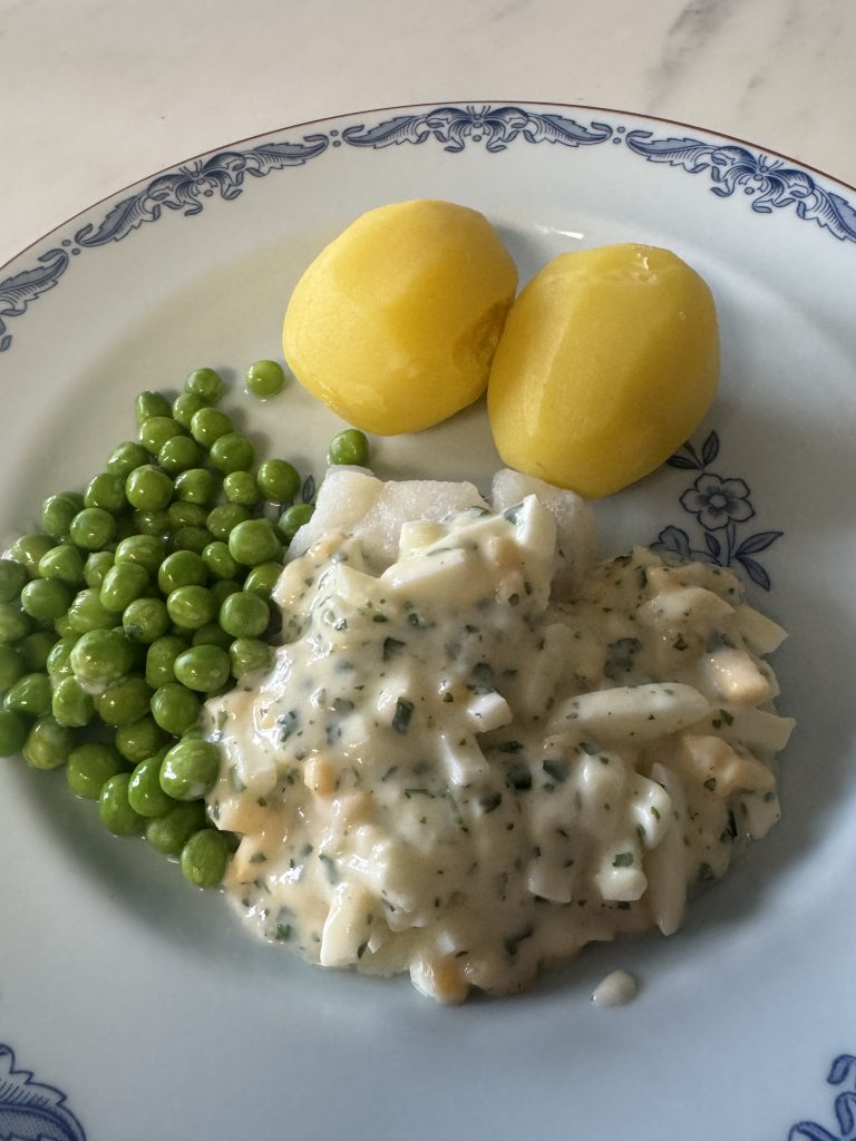 Kokt torsk med äggsås 