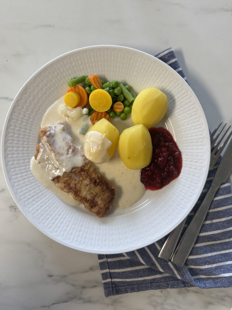 Stekt torsk med god sås och lingon